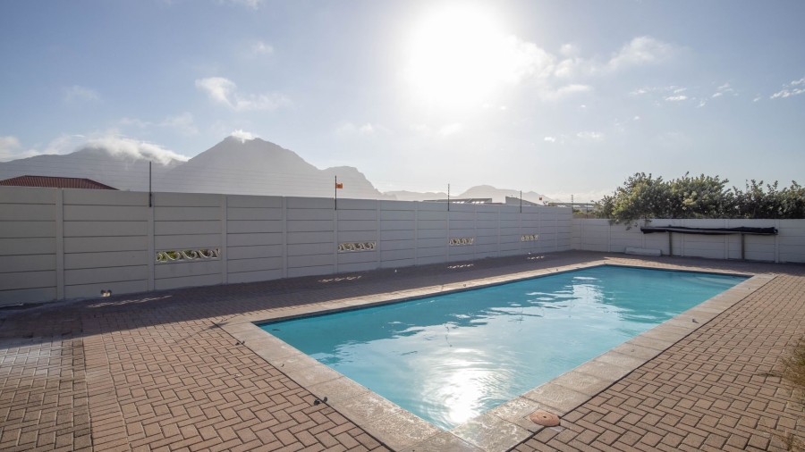 To Let 1 Bedroom Property for Rent in Muizenberg Western Cape